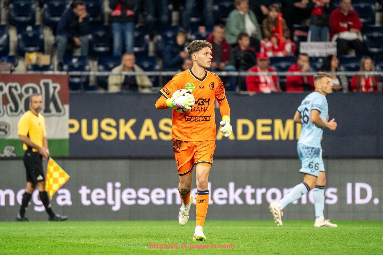 JN江南体育-世俱杯射门转化率高的球员榜单：精准射手的效率对比