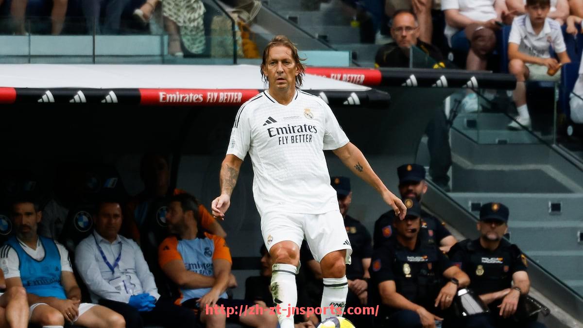 JN江南体育-法甲球队球员完整名单及转会异动统计