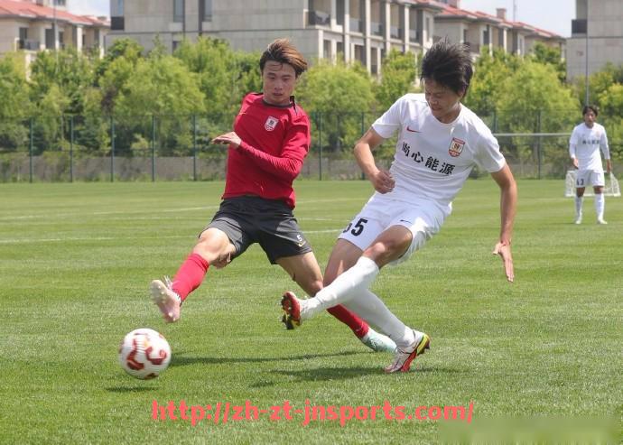 JN江南体育-法甲纪录保持者名单及其在联赛中的传奇表现回顾