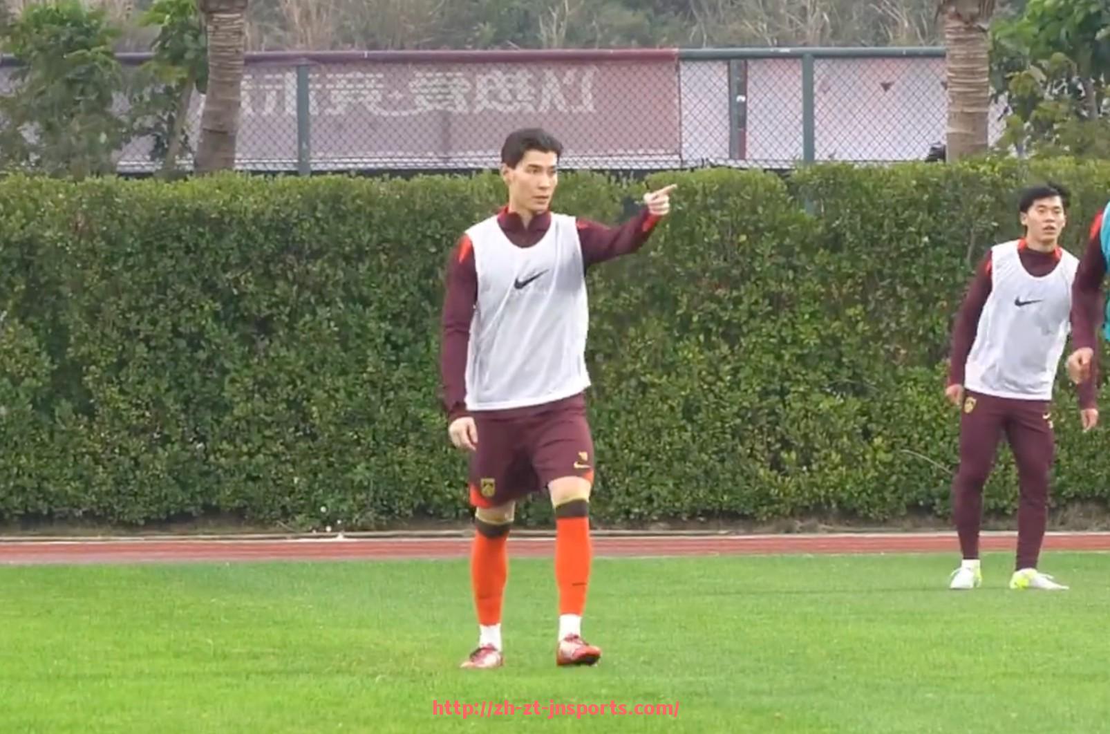 JN江南体育-2017年火箭队全队合影及球队风采介绍